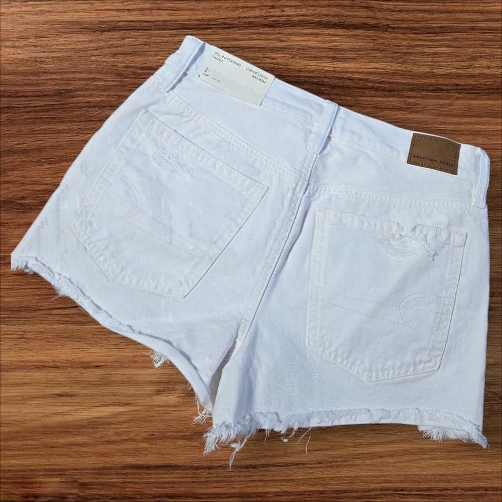 American Eagle White Distressed 90s Boyfriend Denim Shorts NWT - Picture 3 of 8